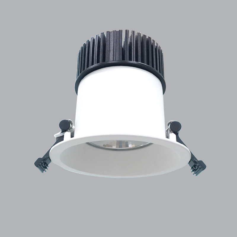 Đèn LED Downlight MPE 30W DL65-30V chống ẩm, ánh sáng trắng, loại tròn âm trần